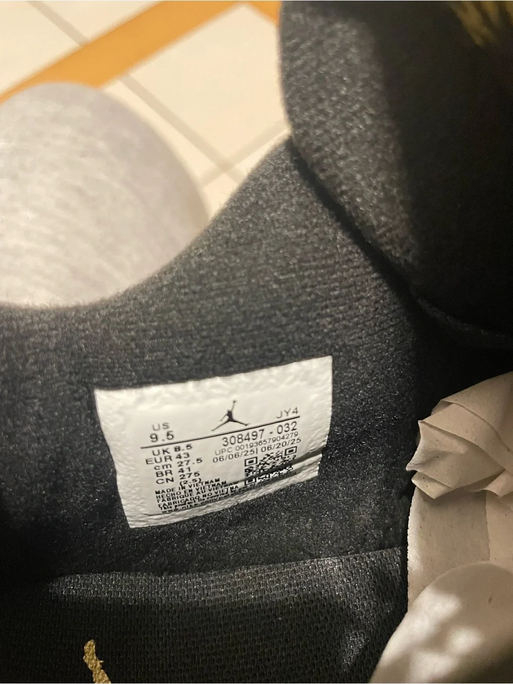 Jordan4 royalty Men’s Retro Sneakers (no box) was damaged